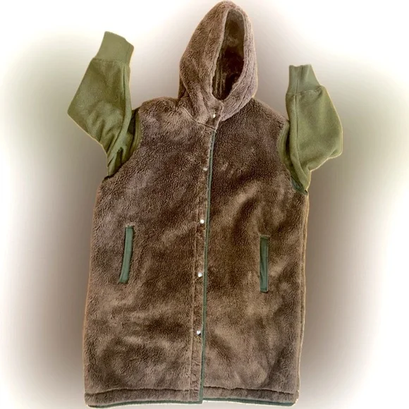 NWOT American Eagle SZ L brown/green faux fur coat w/fabric sleeves/bust 54” - Picture 3 of 12